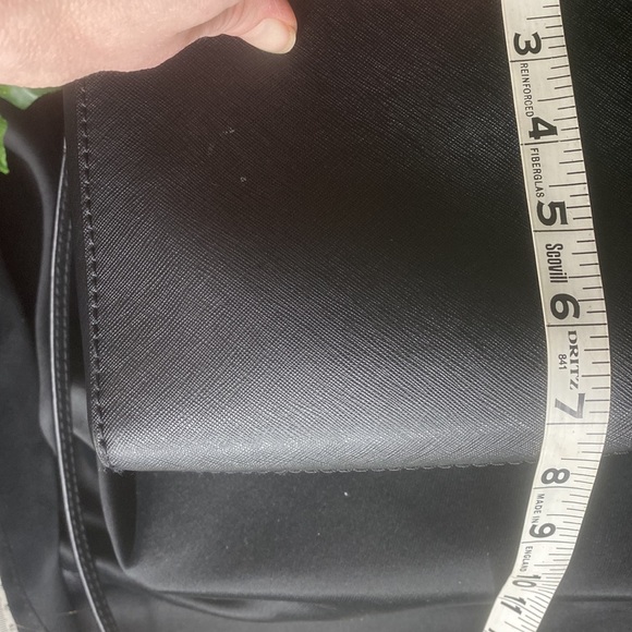 Kate Spade New York Clutch Crossbody! Measurements are in photos🥰 - Picture 9 of 12